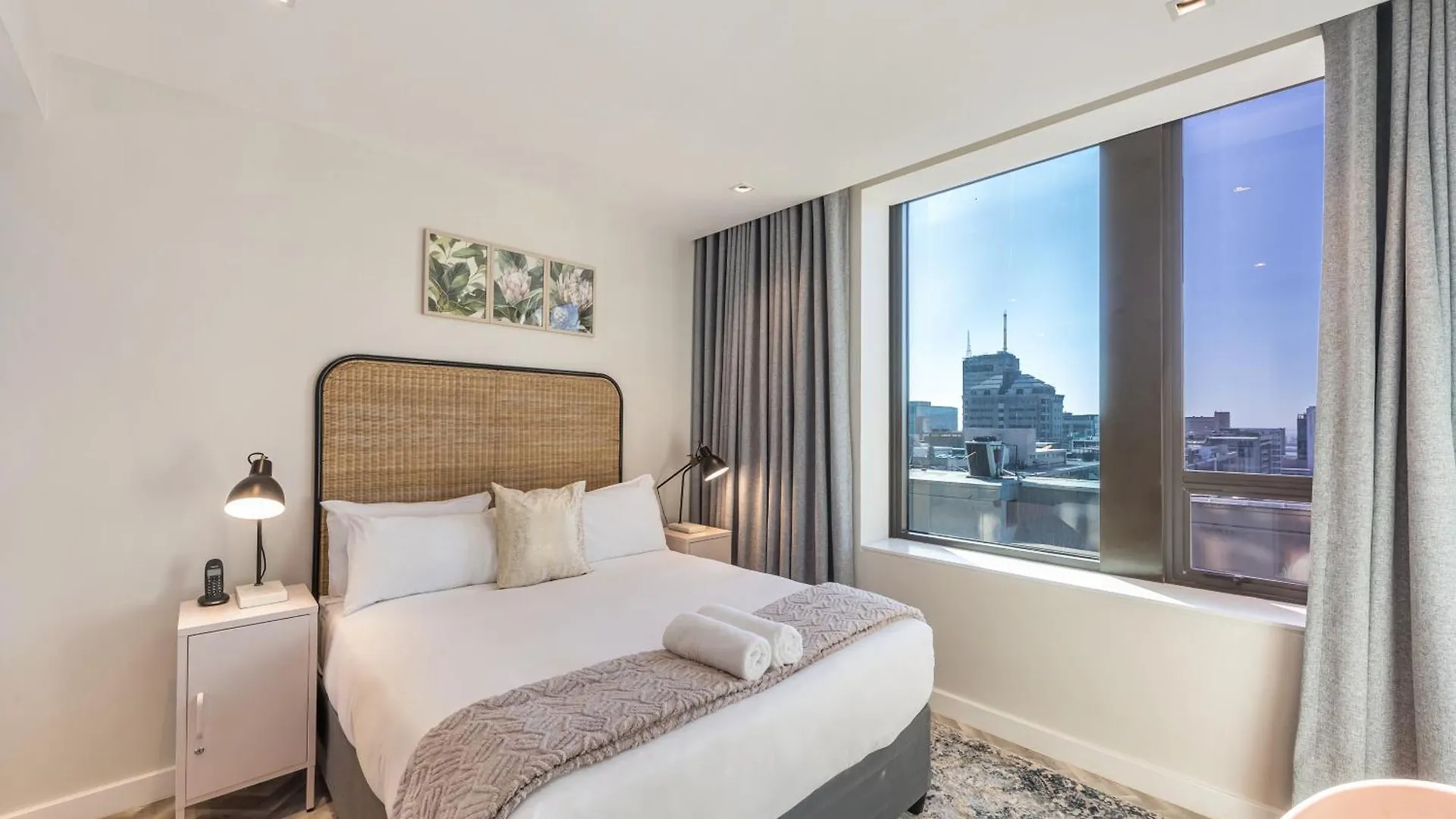 Foreshore Place 1412 Cape Town 0*,